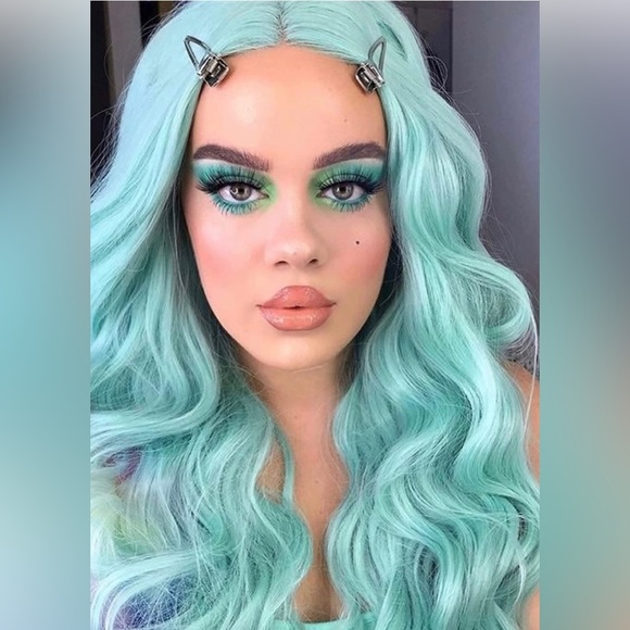 - 💫 24” MINT GREEN BODY WAVY LACE FRONT WIG *NEW*